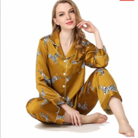 Silk Zebra Pajamas Olivia Von Halle • Zebra-print Silk Pyjama Set
